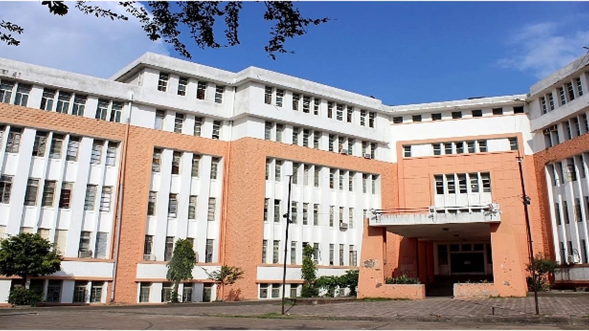 State Information Commission ₹25k Fine On Ex-Gandhi Medical College Dean For Withholding Trauma Centre Details In Bhopal